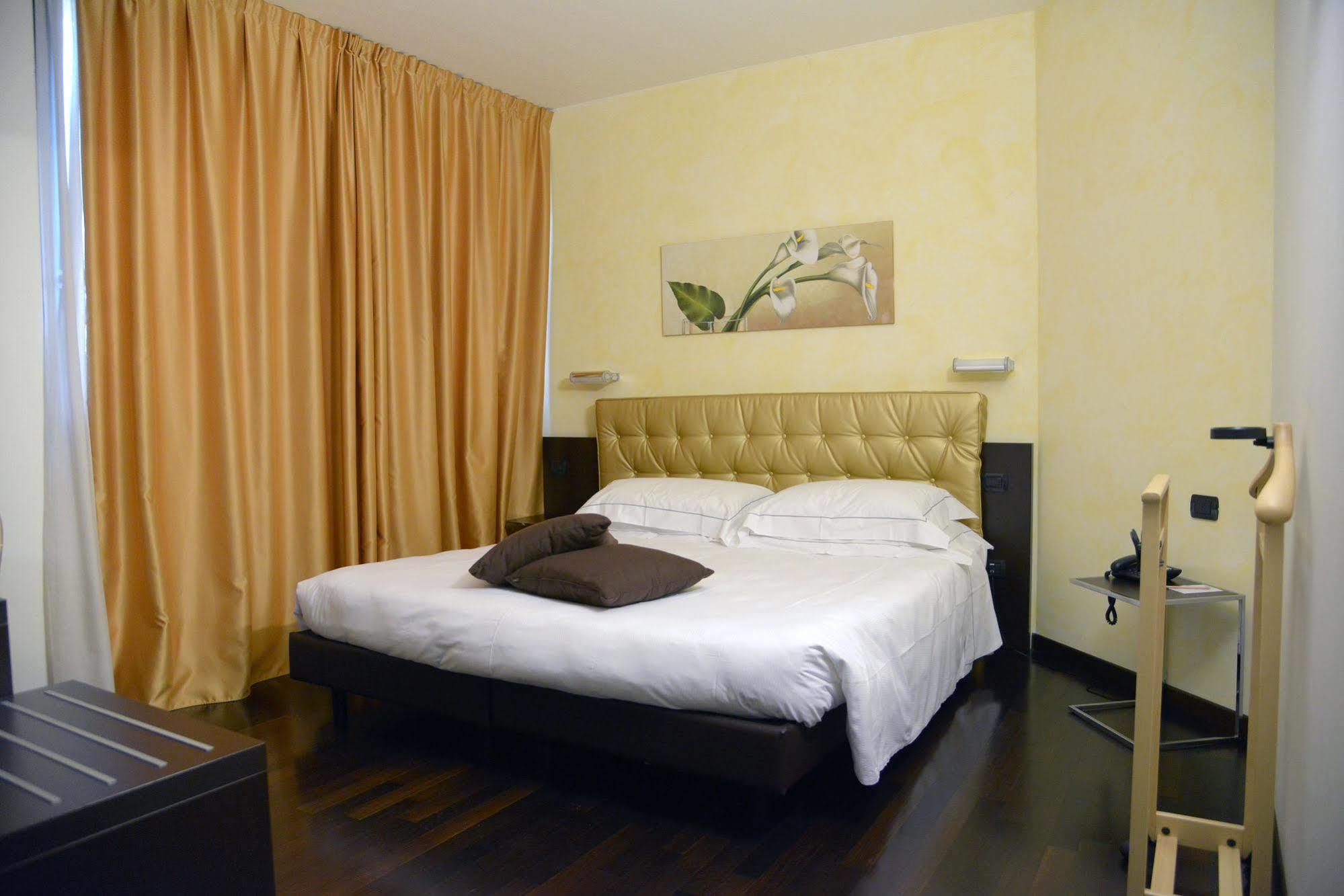 Continental Urban Art Hotel 4*
