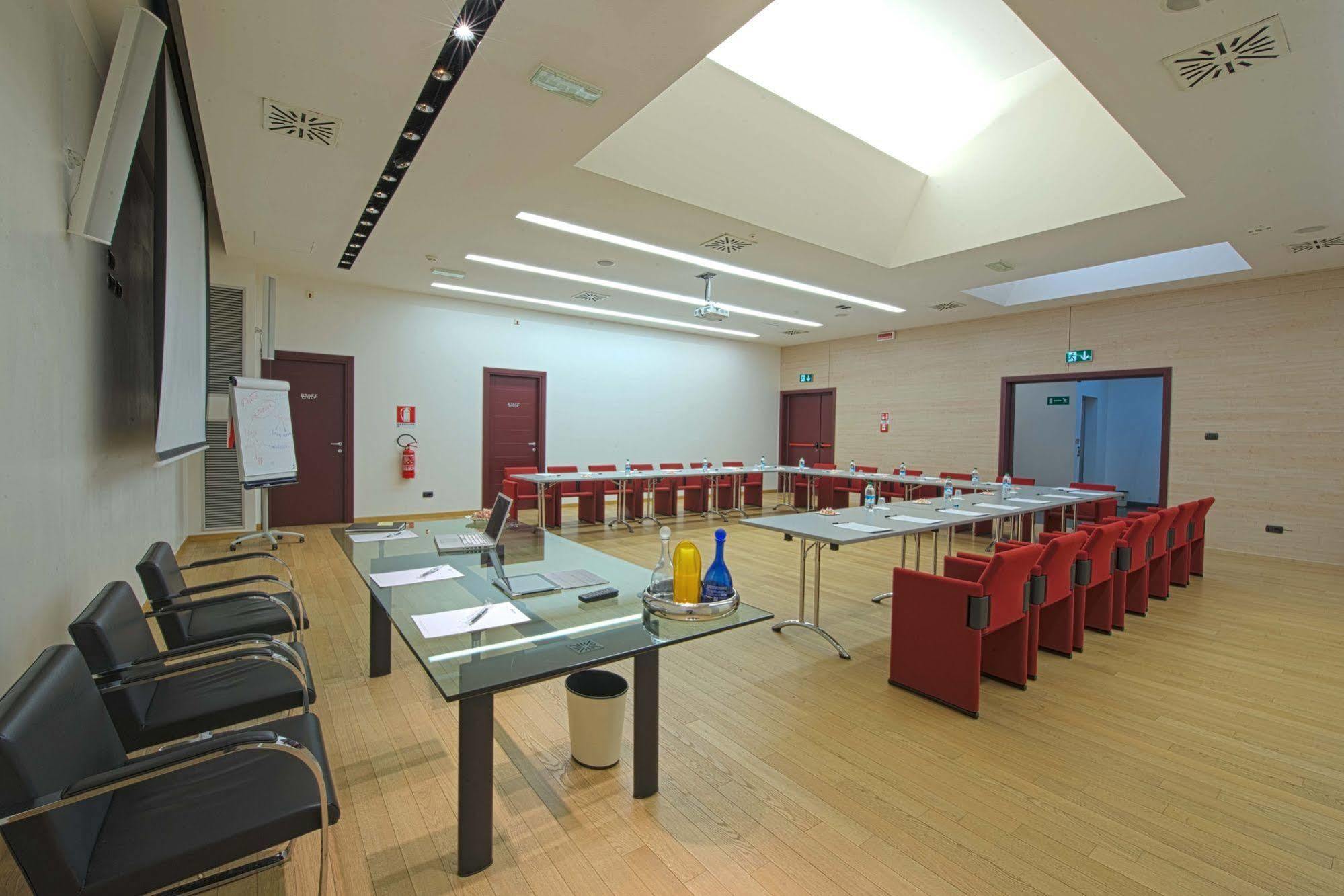 Continental Urban Art Hotel 4*