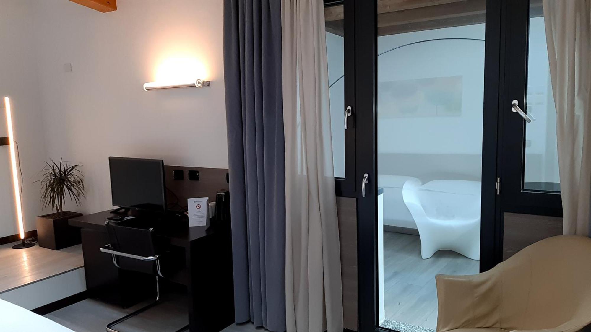 Continental Urban Art Hotel